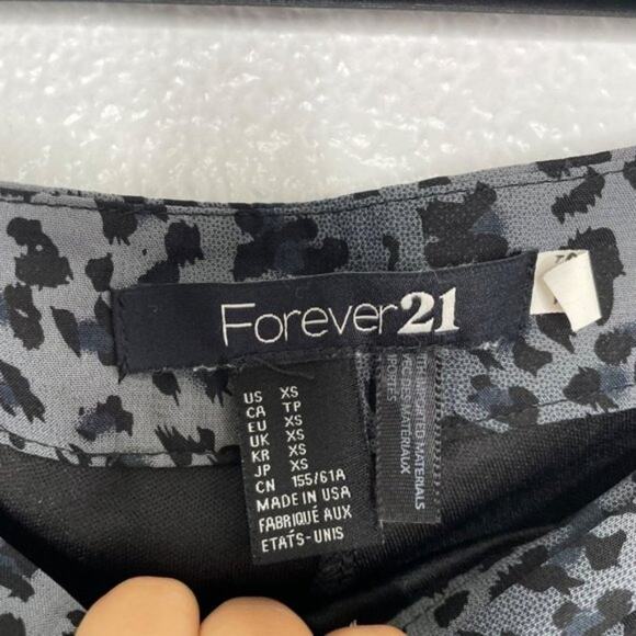 Forever 21 Womens Pants Size XS Gray Animal Print Wide Leg Comfort Trouser - Picture 3 of 11